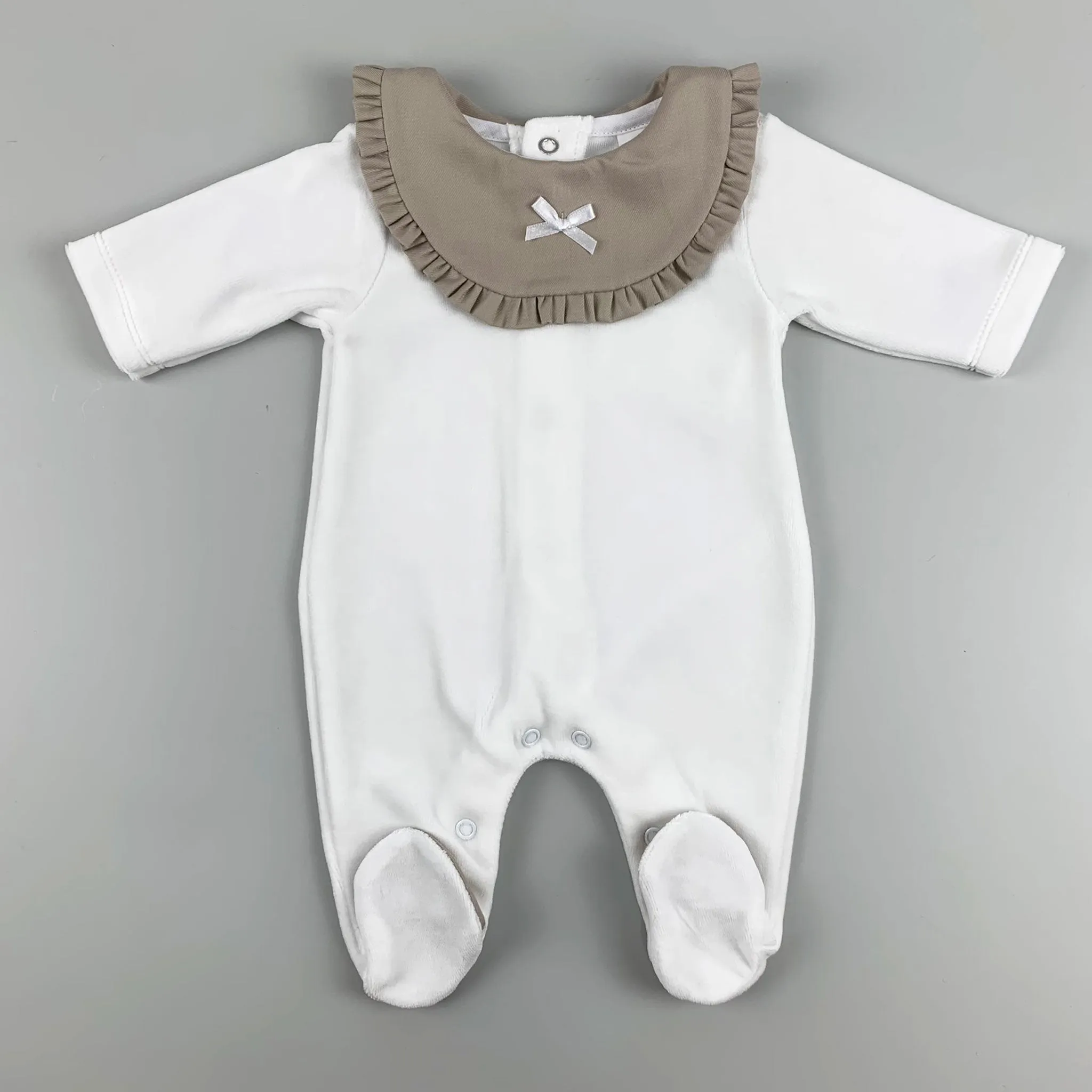 Baby Girls Baby Grow / Sleepsuit with Bow -white / beige