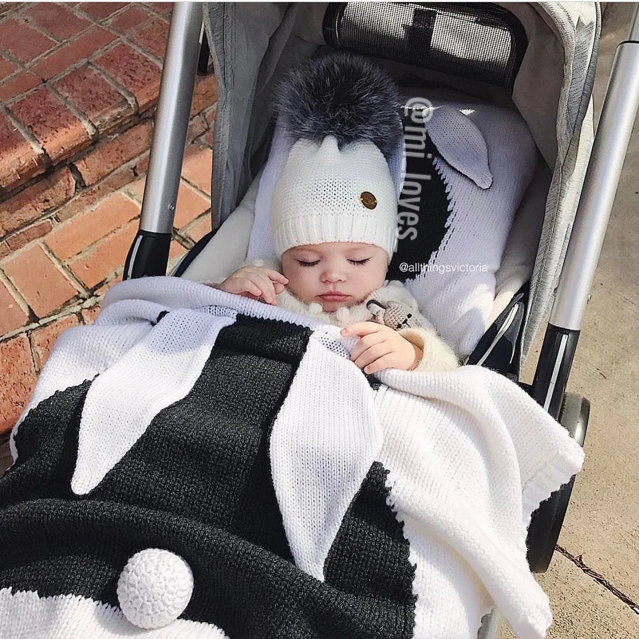 MILOVES Signature Single Pompom hat with Silver fur pompom.